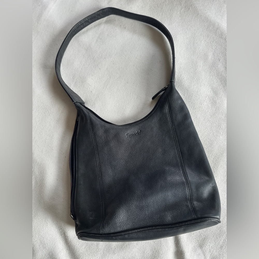 Vintage 90’s/y2k Tignanello Black Pebbled Leather Hobo Shoulder Bag